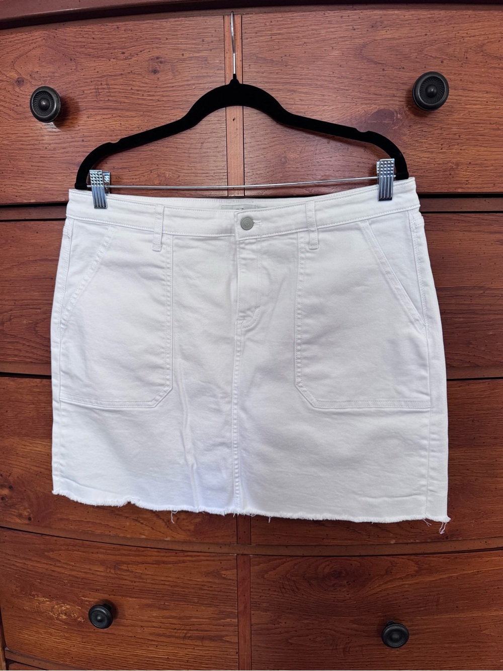 Vineyard Vines White Denim Mini Skirt with Front Patch Pockets